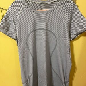 Lululemon Swiftly Tech short sleeve size 14
